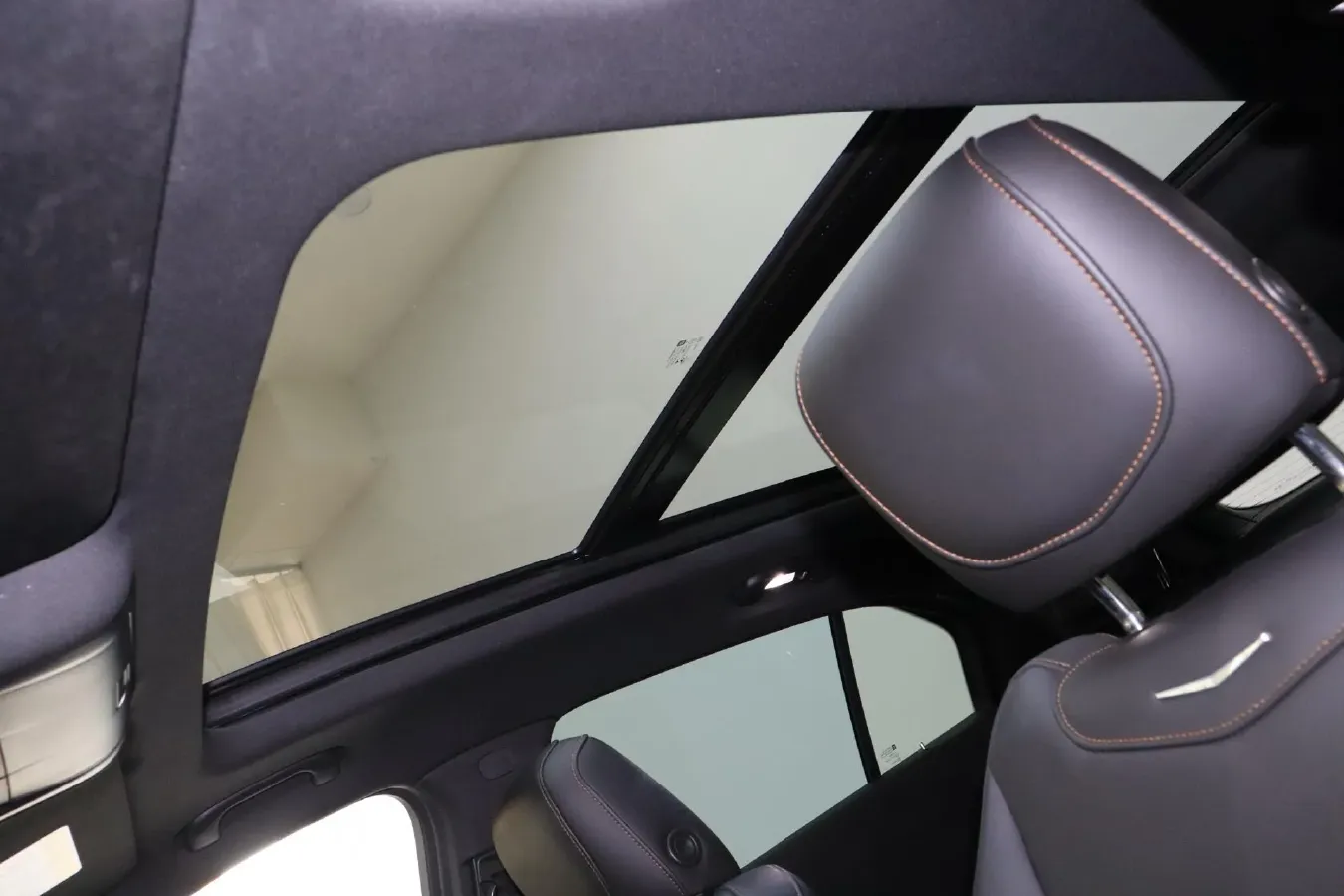 2022 Cadillac XT4 2.0T 237HP L4 9AT,autocango,china used car exporter,china ev exporter,chinese used car exporter,chinese used ev exporter