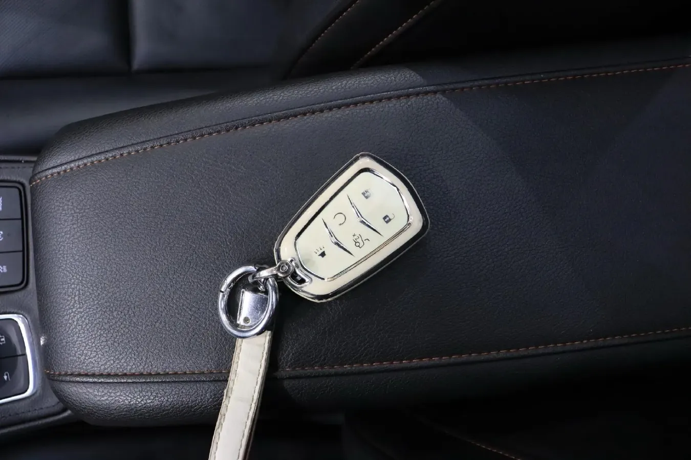 2022 Cadillac XT4 2.0T 237HP L4 9AT,autocango,china used car exporter,china ev exporter,chinese used car exporter,chinese used ev exporter