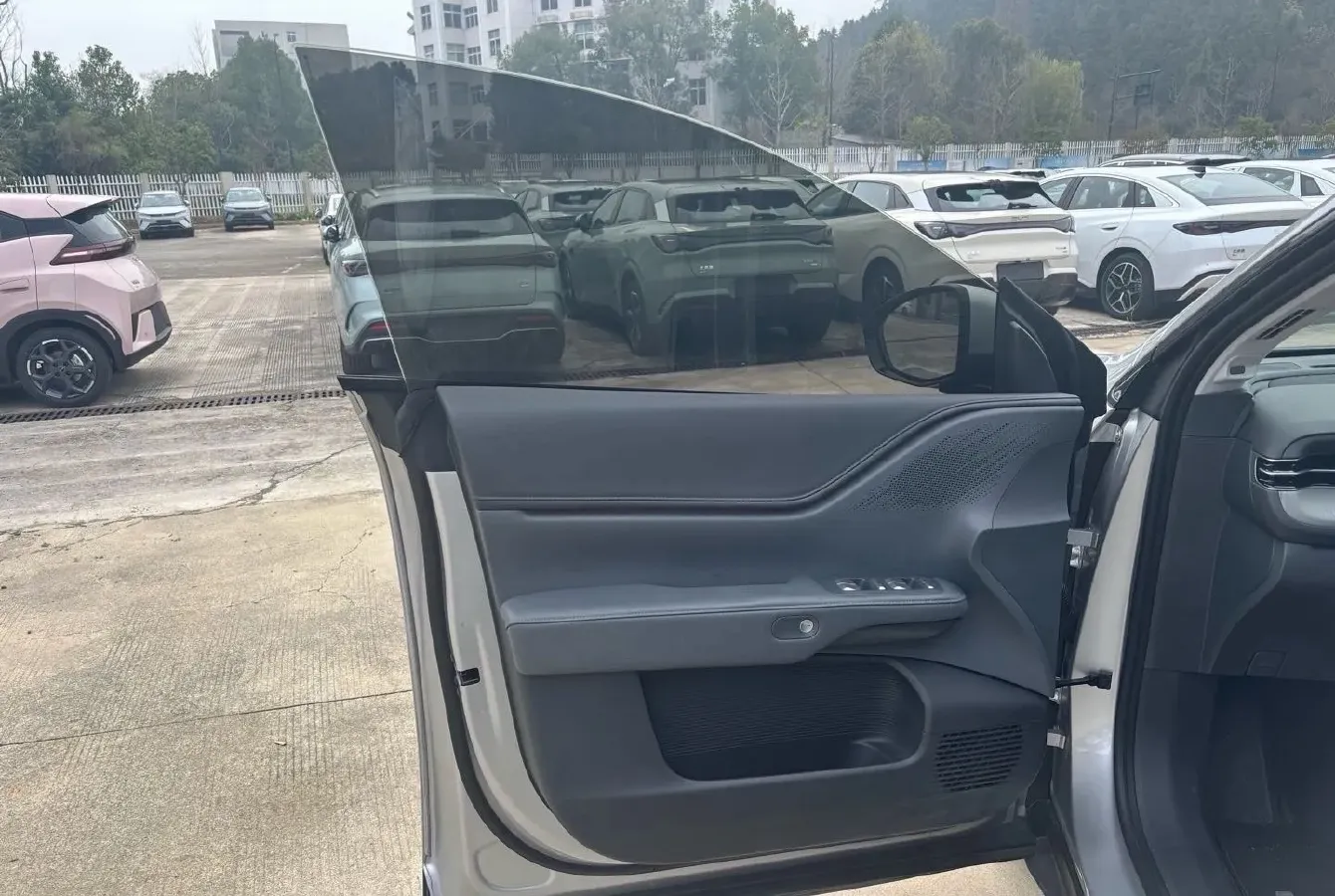 2025 Xpeng G6 BEV 68.5KWH,autocango,china used car exporter,china ev exporter,chinese used car exporter,chinese used ev exporter