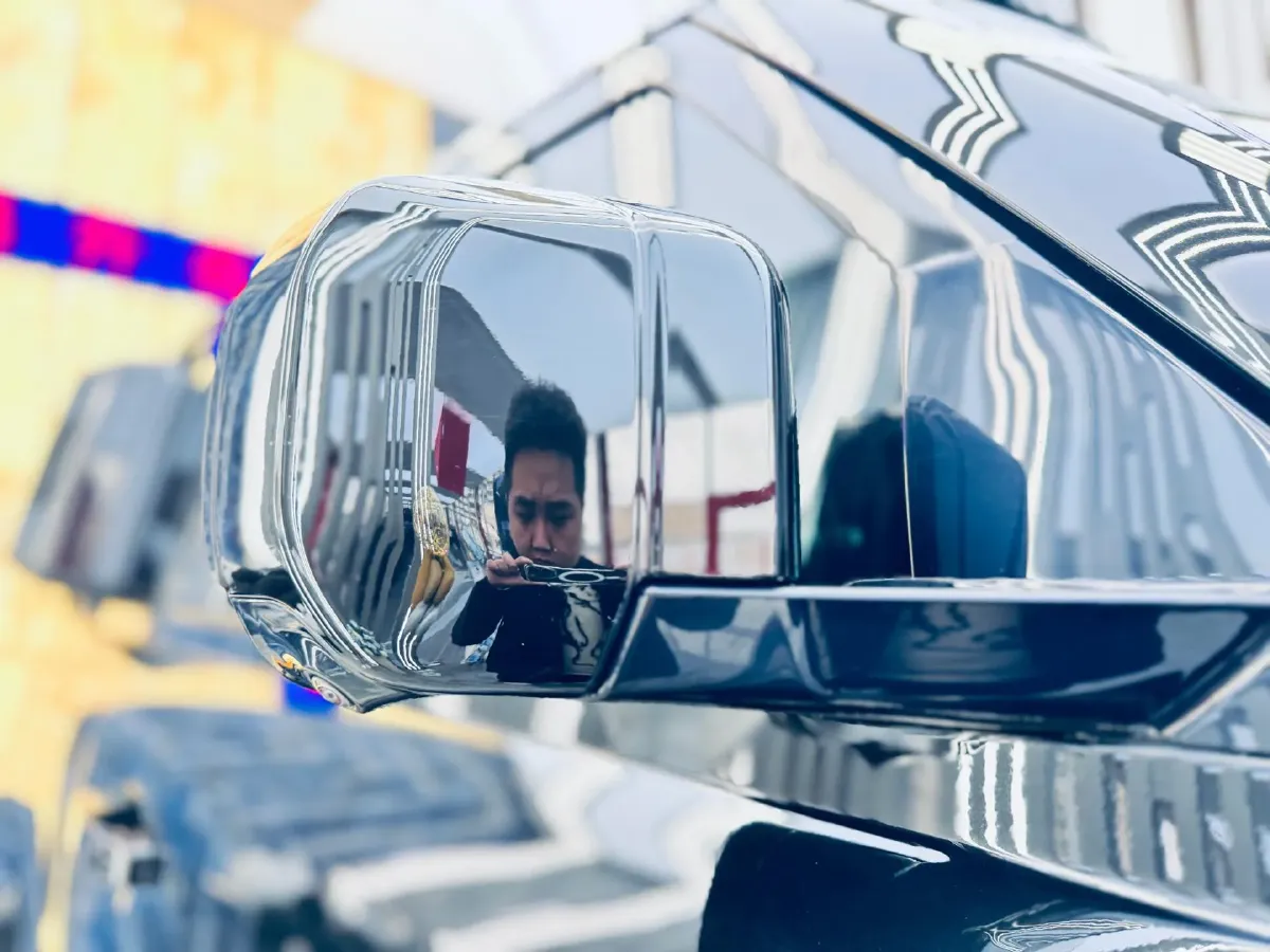 2023 Land Rover Defender 2.0T 300HP L4 8AT,autocango,china used car exporter,china ev exporter,chinese used car exporter,chinese used ev exporter