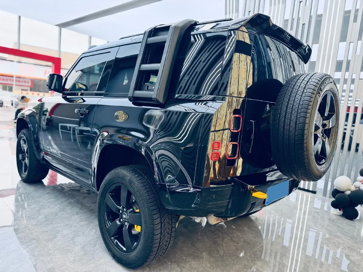 2023 Land Rover Defender 2.0T 300HP L4 8AT,autocango,china used car exporter,china ev exporter,chinese used car exporter,chinese used ev exporter
