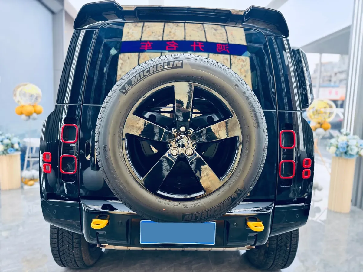 2023 Land Rover Defender 2.0T 300HP L4 8AT,autocango,china used car exporter,china ev exporter,chinese used car exporter,chinese used ev exporter