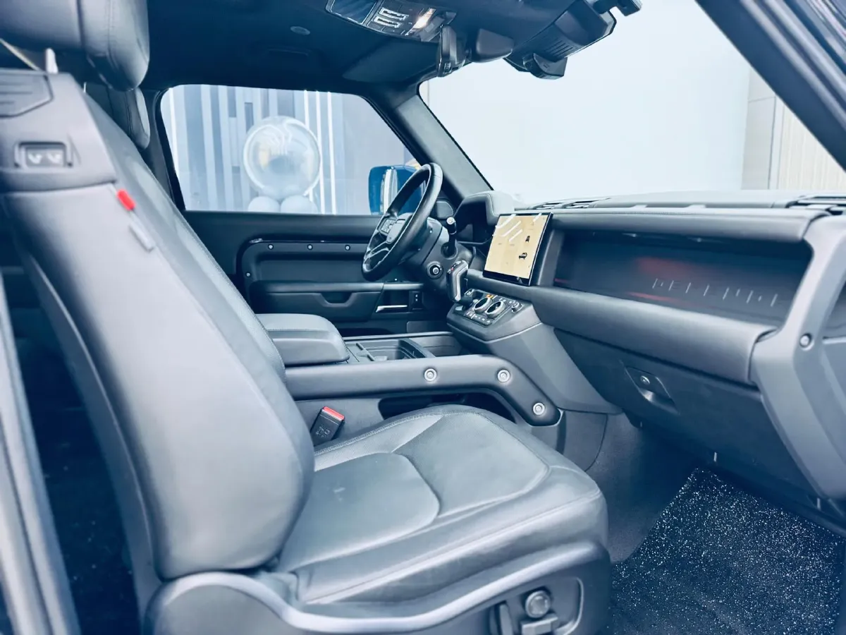 2023 Land Rover Defender 2.0T 300HP L4 8AT,autocango,china used car exporter,china ev exporter,chinese used car exporter,chinese used ev exporter