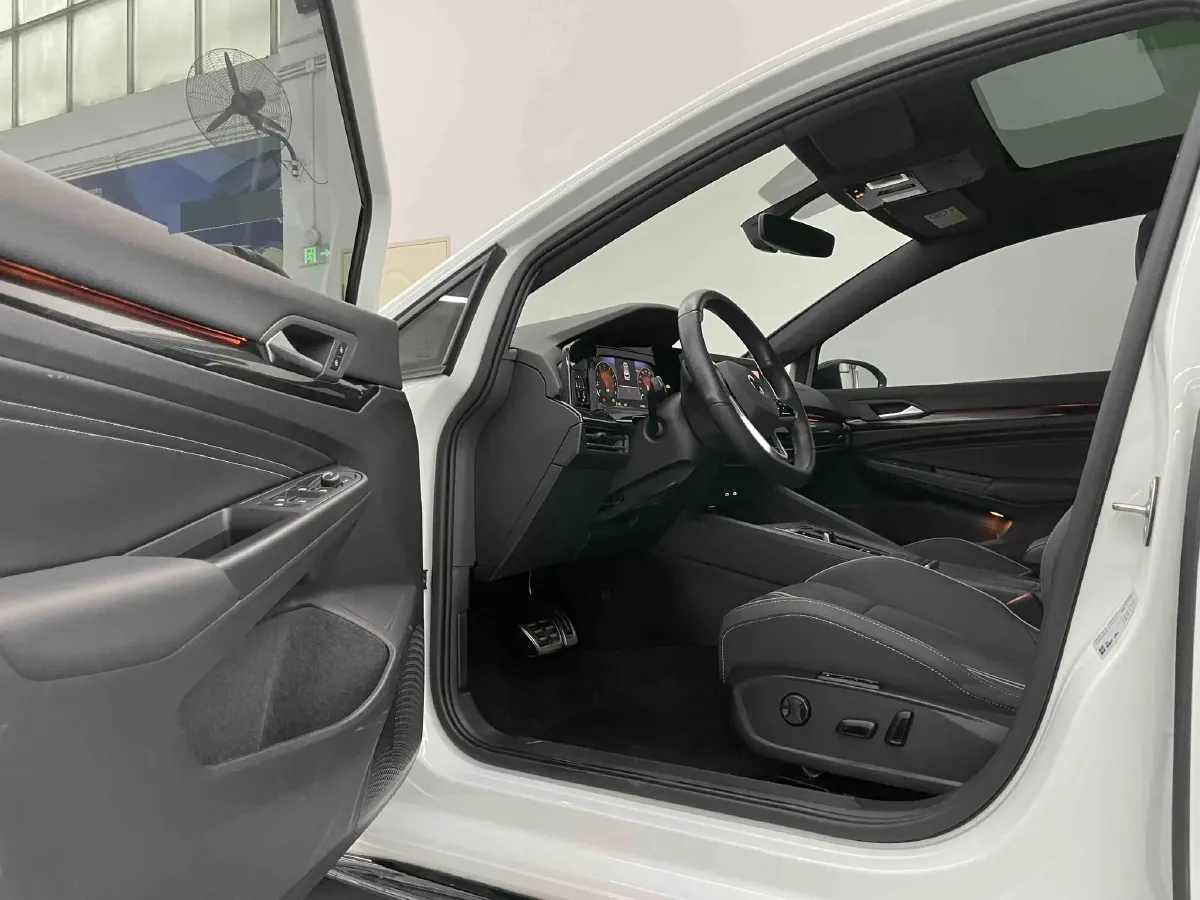 2023 Volkswagen Golf 1.4T 150HP L4 7DCT,autocango,china used car exporter,china ev exporter,chinese used car exporter,chinese used ev exporter