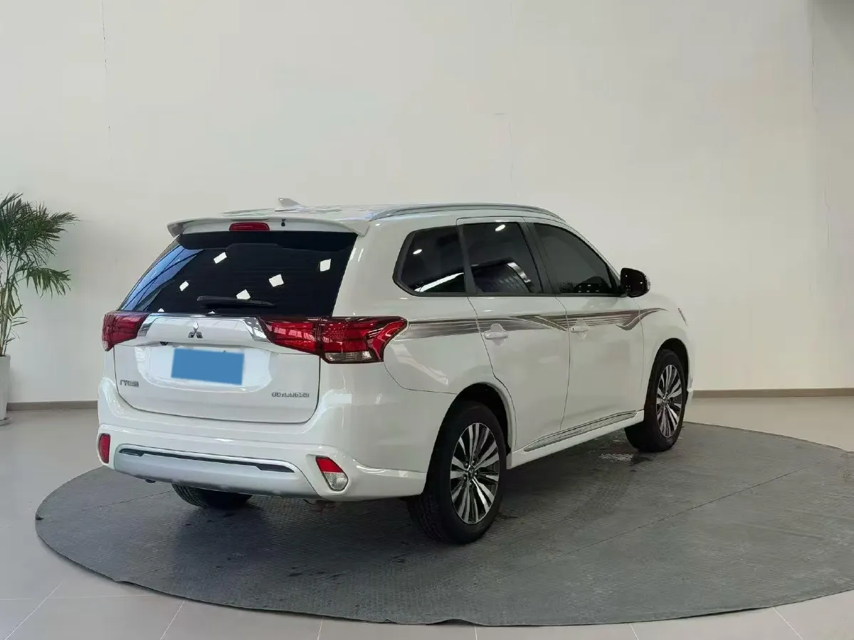 2021 Mitsubishi Outlander 2.0L 166HP L4 CVT,autocango,china used car exporter,china ev exporter,chinese used car exporter,chinese used ev exporter