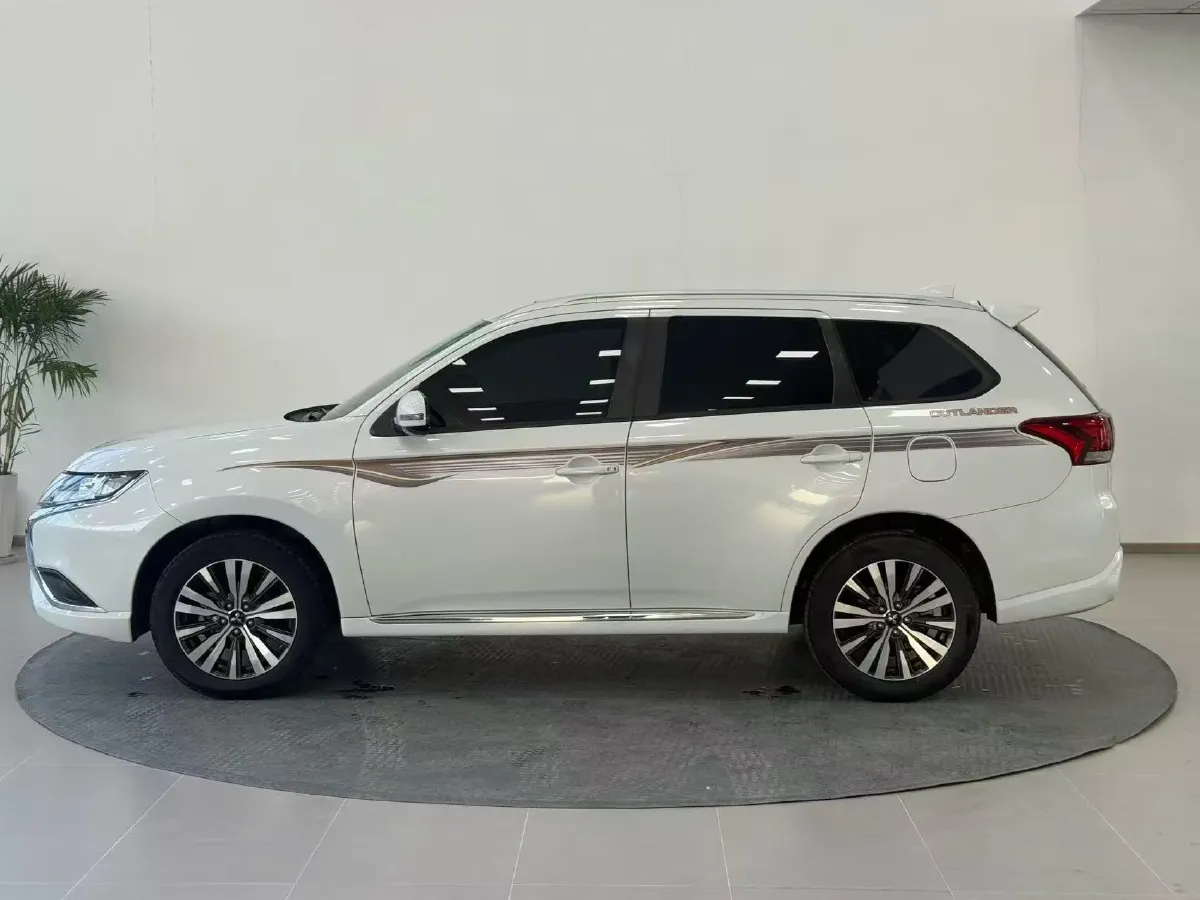 2021 Mitsubishi Outlander 2.0L 166HP L4 CVT,autocango,china used car exporter,china ev exporter,chinese used car exporter,chinese used ev exporter