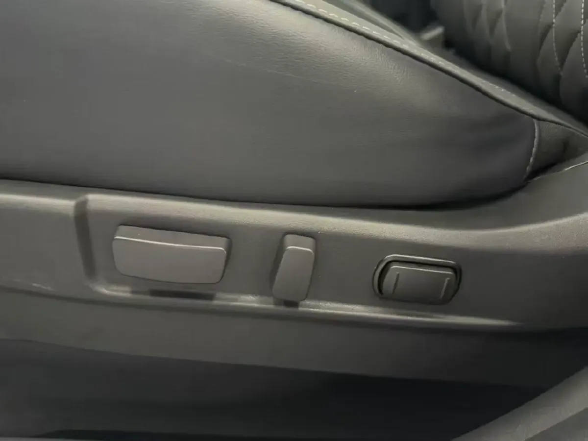 2021 Mitsubishi Outlander 2.0L 166HP L4 CVT,autocango,china used car exporter,china ev exporter,chinese used car exporter,chinese used ev exporter