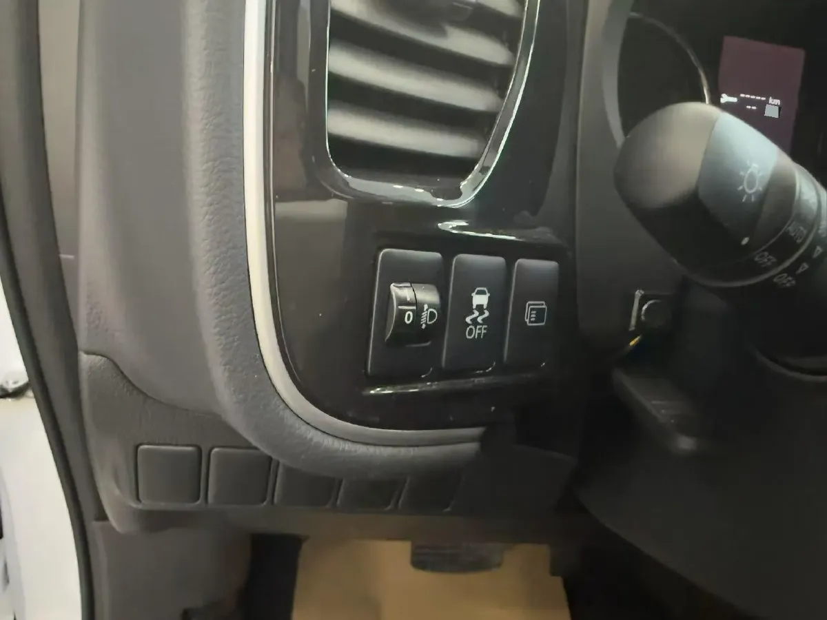 2021 Mitsubishi Outlander 2.0L 166HP L4 CVT,autocango,china used car exporter,china ev exporter,chinese used car exporter,chinese used ev exporter