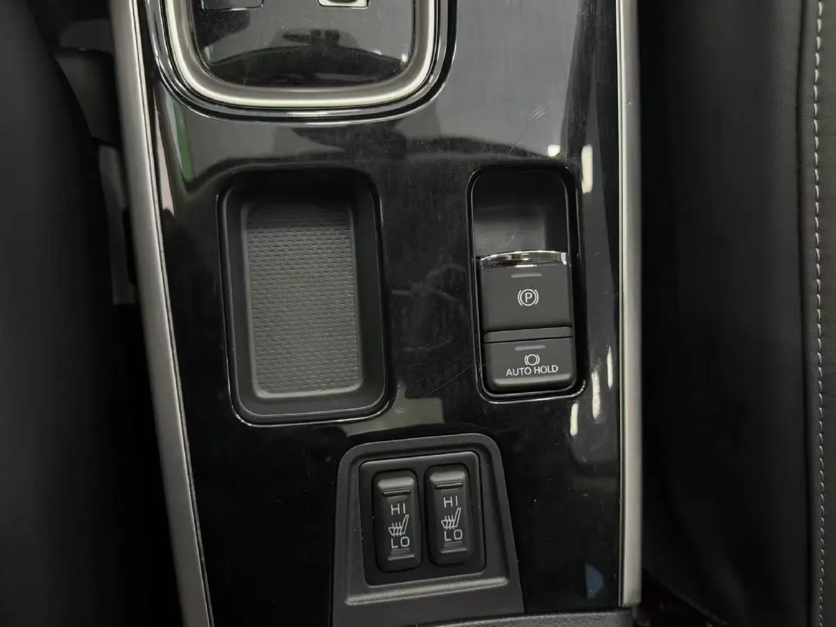 2021 Mitsubishi Outlander 2.0L 166HP L4 CVT,autocango,china used car exporter,china ev exporter,chinese used car exporter,chinese used ev exporter