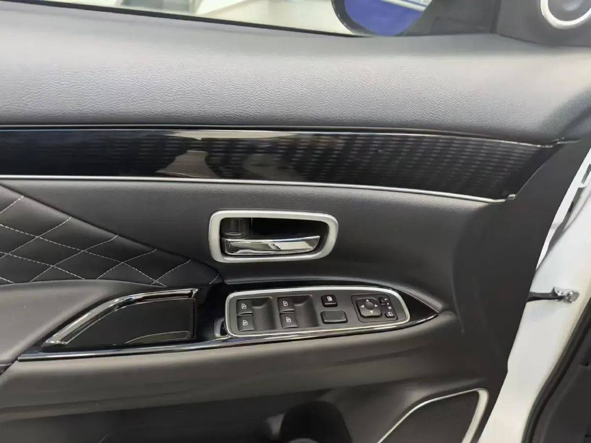 2021 Mitsubishi Outlander 2.0L 166HP L4 CVT,autocango,china used car exporter,china ev exporter,chinese used car exporter,chinese used ev exporter