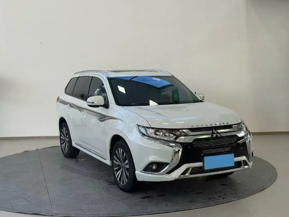 2021 Mitsubishi Outlander 2.0L 166HP L4 CVT,autocango,china used car exporter,china ev exporter,chinese used car exporter,chinese used ev exporter