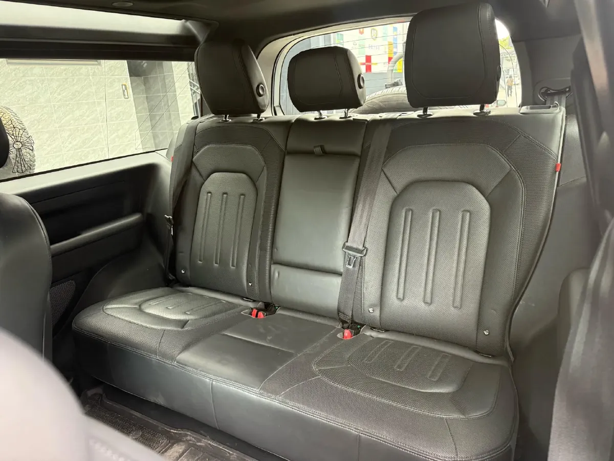 2021 Land Rover Defender 3.0T 400HP L6 8AT,autocango,china used car exporter,china ev exporter,chinese used car exporter,chinese used ev exporter