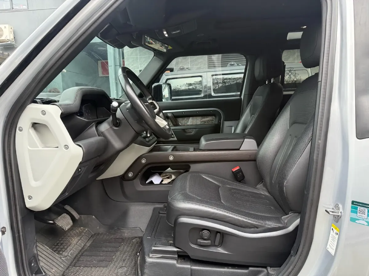 2021 Land Rover Defender 3.0T 400HP L6 8AT,autocango,china used car exporter,china ev exporter,chinese used car exporter,chinese used ev exporter