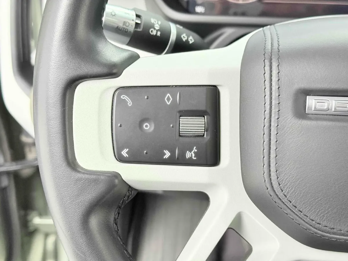 2021 Land Rover Defender 3.0T 400HP L6 8AT,autocango,china used car exporter,china ev exporter,chinese used car exporter,chinese used ev exporter