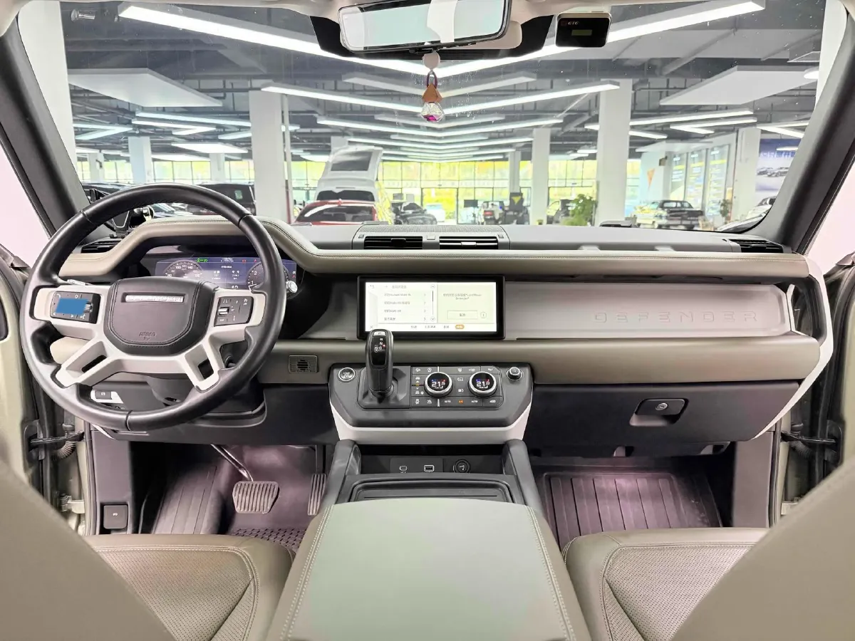 2021 Land Rover Defender 3.0T 400HP L6 8AT,autocango,china used car exporter,china ev exporter,chinese used car exporter,chinese used ev exporter