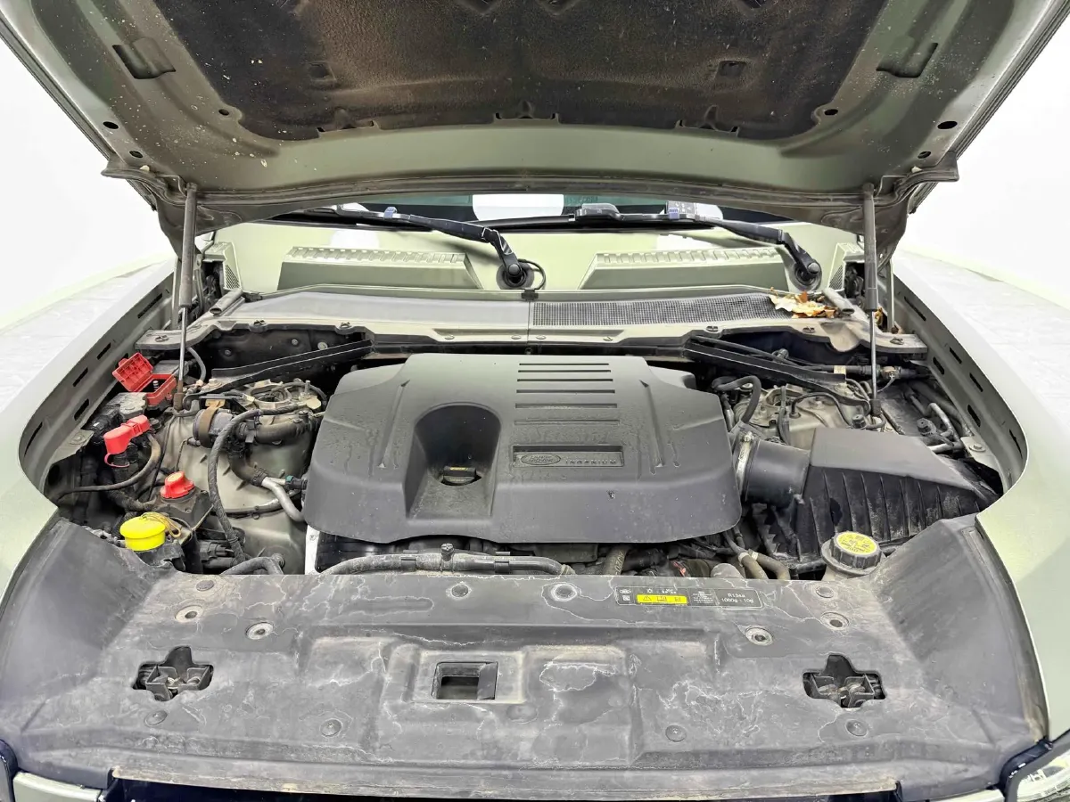 2021 Land Rover Defender 3.0T 400HP L6 8AT,autocango,china used car exporter,china ev exporter,chinese used car exporter,chinese used ev exporter