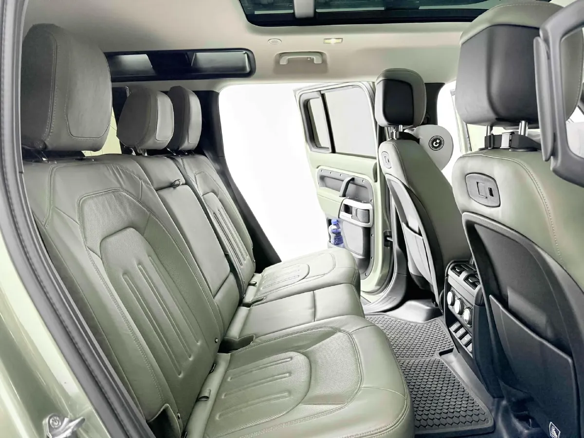 2021 Land Rover Defender 3.0T 400HP L6 8AT,autocango,china used car exporter,china ev exporter,chinese used car exporter,chinese used ev exporter