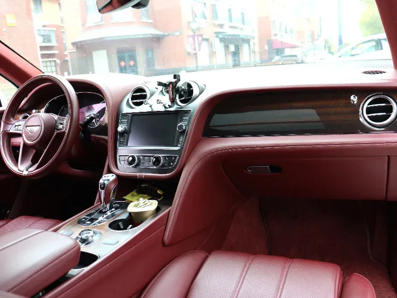 2018 Bentley Bentayga 4.0T 550HP V8 8AT,autocango,china used car exporter,china ev exporter,chinese used car exporter,chinese used ev exporter