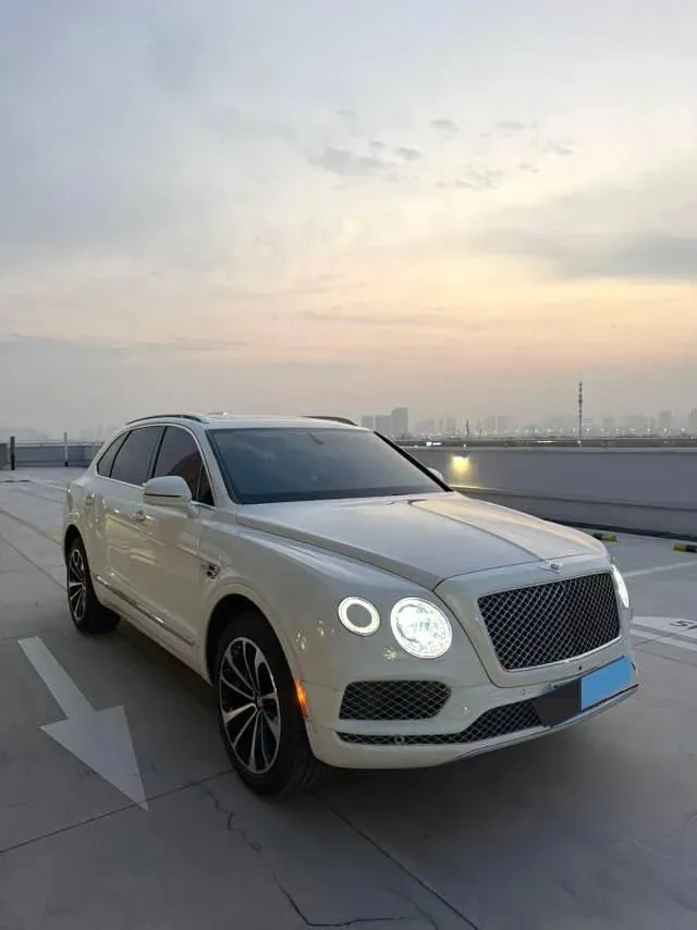 2018 Bentley Bentayga 4.0T 550HP V8 8AT,autocango,china used car exporter,china ev exporter,chinese used car exporter,chinese used ev exporter