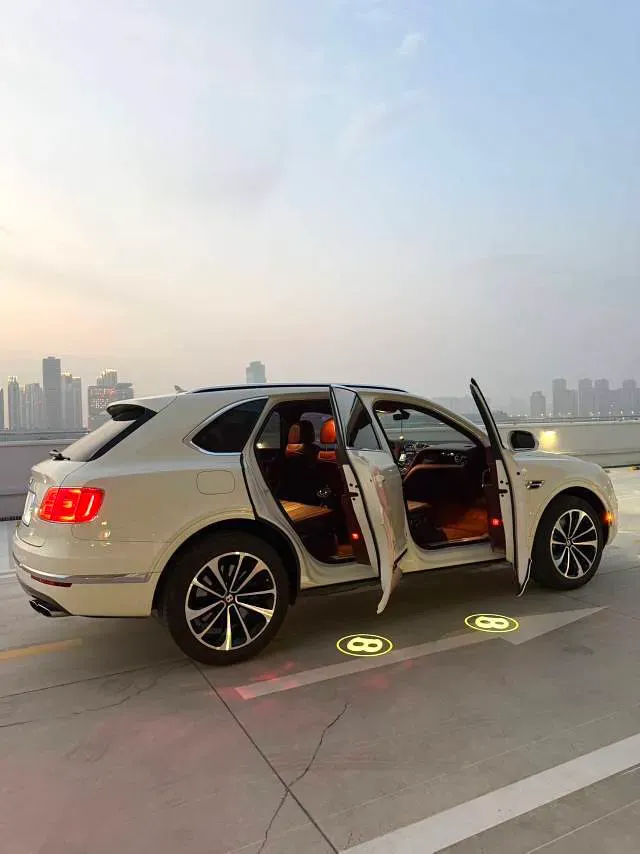 2018 Bentley Bentayga 4.0T 550HP V8 8AT,autocango,china used car exporter,china ev exporter,chinese used car exporter,chinese used ev exporter
