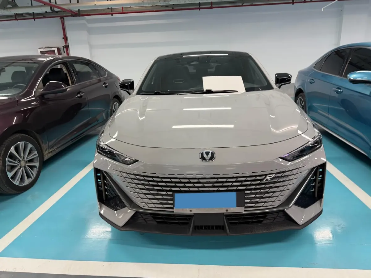 2023 ChangAn UNI-V 1.5T 188HP L4 7DCT,autocango,china used car exporter,china ev exporter,chinese used car exporter,chinese used ev exporter
