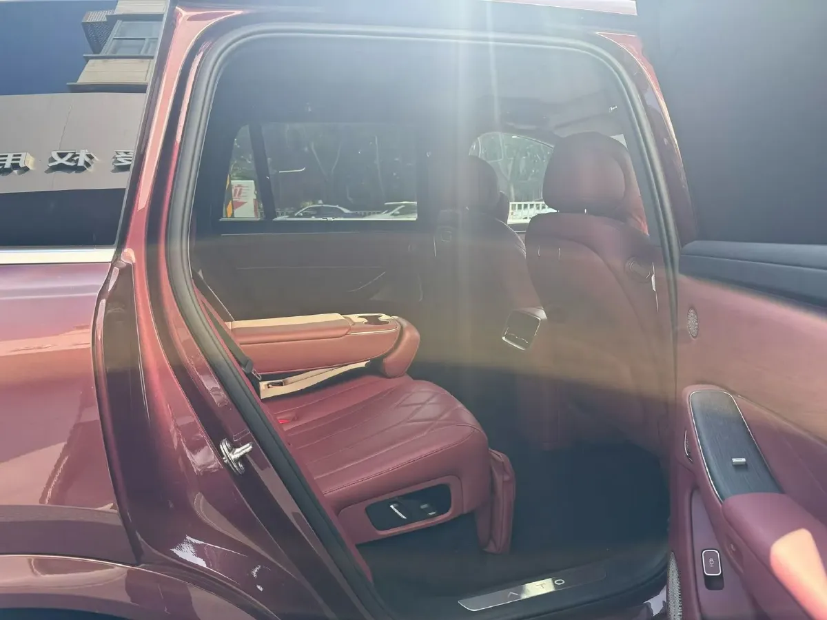 2025 AITO AITO M8 REEV 160HP REEV 53.4KWH,autocango,china used car exporter,china ev exporter,chinese used car exporter,chinese used ev exporter