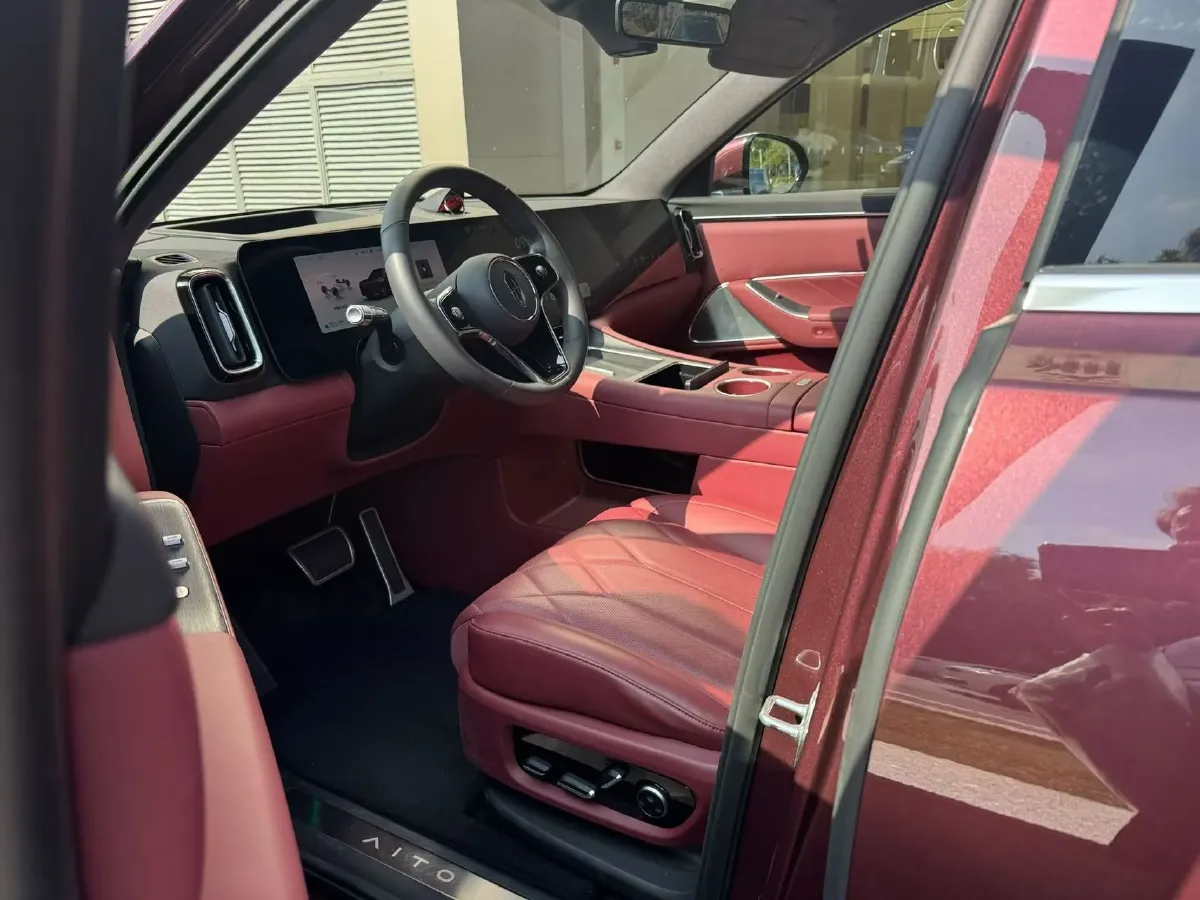 2025 AITO AITO M8 REEV 160HP REEV 53.4KWH,autocango,china used car exporter,china ev exporter,chinese used car exporter,chinese used ev exporter