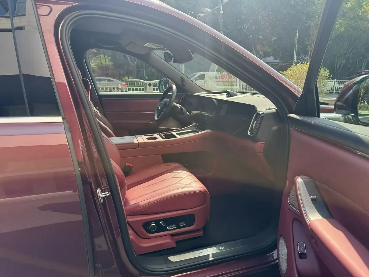 2025 AITO AITO M8 REEV 160HP REEV 53.4KWH,autocango,china used car exporter,china ev exporter,chinese used car exporter,chinese used ev exporter