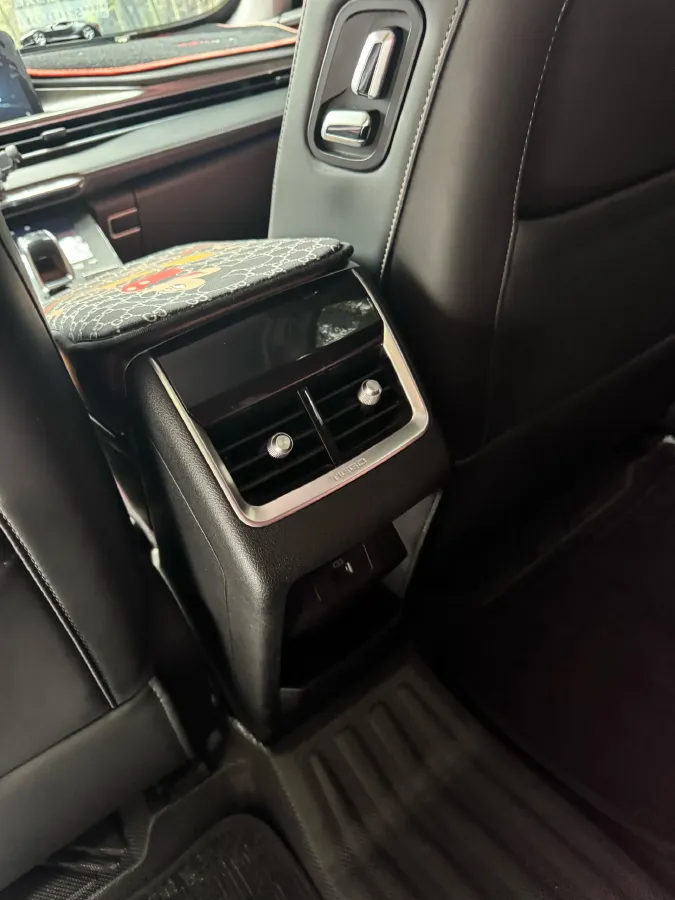 2022 Chery Tiggo 8 Plus 1.6T 197HP L4 7DCT,autocango,china used car exporter,china ev exporter,chinese used car exporter,chinese used ev exporter