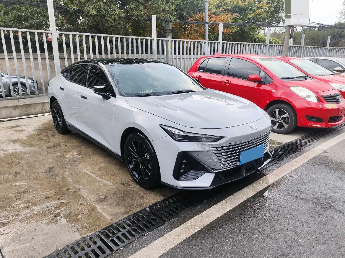 2023 ChangAn UNI-V 1.5T 188HP L4 7DCT,autocango,china used car exporter,china ev exporter,chinese used car exporter,chinese used ev exporter