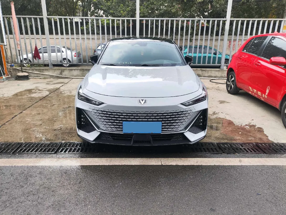 2023 ChangAn UNI-V 1.5T 188HP L4 7DCT,autocango,china used car exporter,china ev exporter,chinese used car exporter,chinese used ev exporter