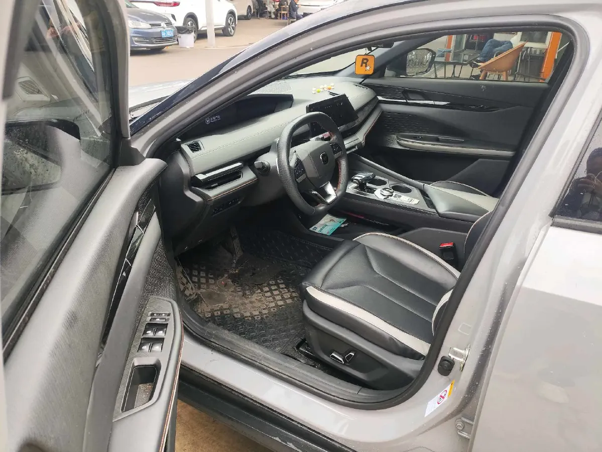 2023 ChangAn UNI-V 1.5T 188HP L4 7DCT,autocango,china used car exporter,china ev exporter,chinese used car exporter,chinese used ev exporter