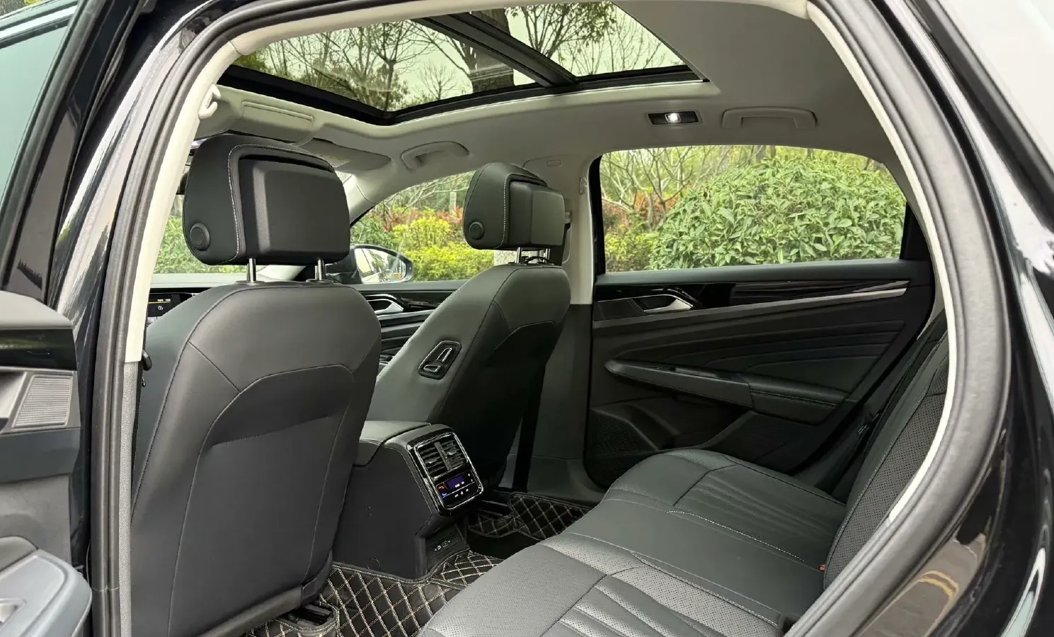 2024 Volkswagen Passat 2.0T 220HP L4 7DCT,autocango,china used car exporter,china ev exporter,chinese used car exporter,chinese used ev exporter