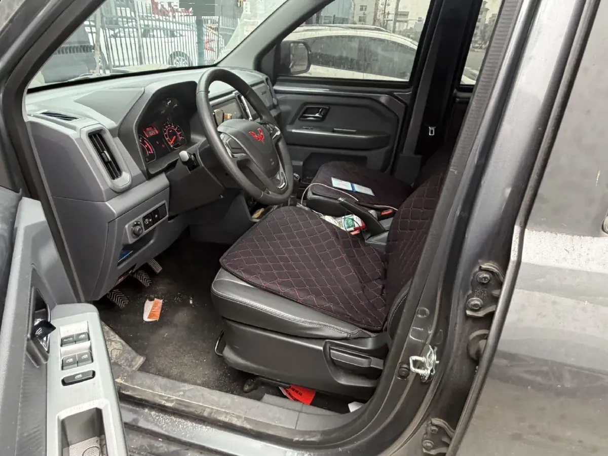 2021 WuLing ZhentTu 1.5L 99HP L4 5MT,autocango,china used car exporter,china ev exporter,chinese used car exporter,chinese used ev exporter