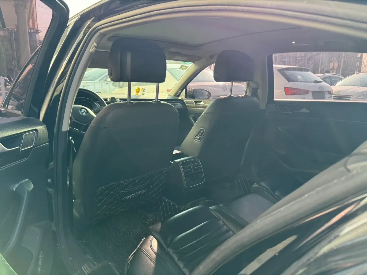 2019 Volkswagen Magotan 2.0T 186HP L4 7DCT,autocango,china used car exporter,china ev exporter,chinese used car exporter,chinese used ev exporter