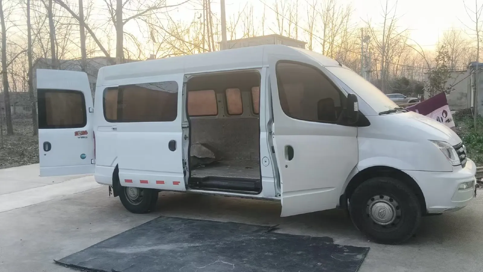 2021 MAXUS XinTu V80 2.0T 139HP L4 6MT,autocango,china used car exporter,china ev exporter,chinese used car exporter,chinese used ev exporter