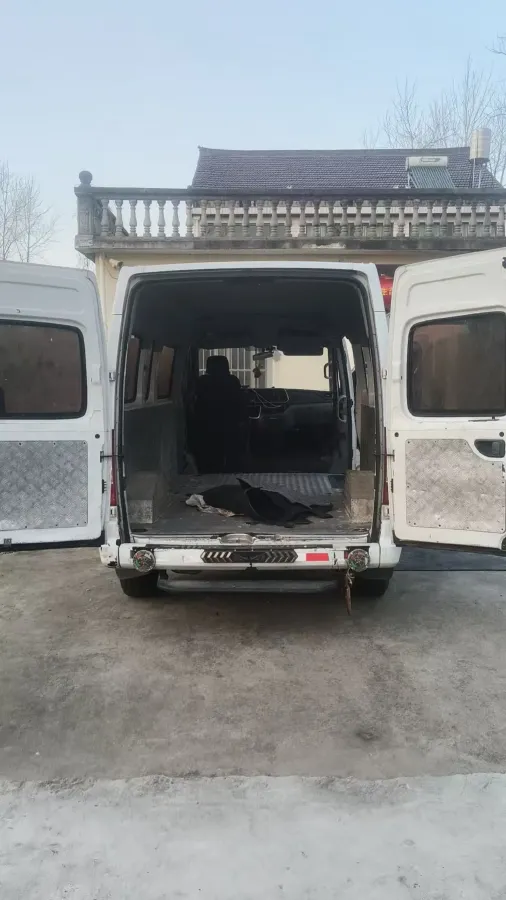 2021 MAXUS XinTu V80 2.0T 139HP L4 6MT,autocango,china used car exporter,china ev exporter,chinese used car exporter,chinese used ev exporter