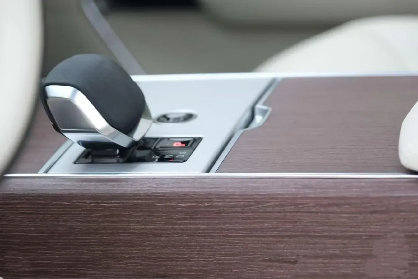 2024 Land Rover Range Rover 3.0T 400HP L6 8AT,autocango,china used car exporter,china ev exporter,chinese used car exporter,chinese used ev exporter