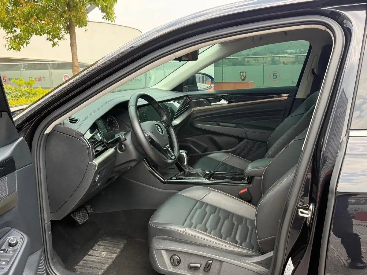 2020 Volkswagen Passat 2.0T 186HP L4 7DCT,autocango,china used car exporter,china ev exporter,chinese used car exporter,chinese used ev exporter