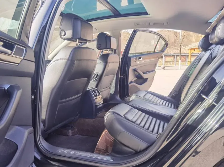 2018 Volkswagen Magotan 2.0T 220HP L4 7DCT,autocango,china used car exporter,china ev exporter,chinese used car exporter,chinese used ev exporter