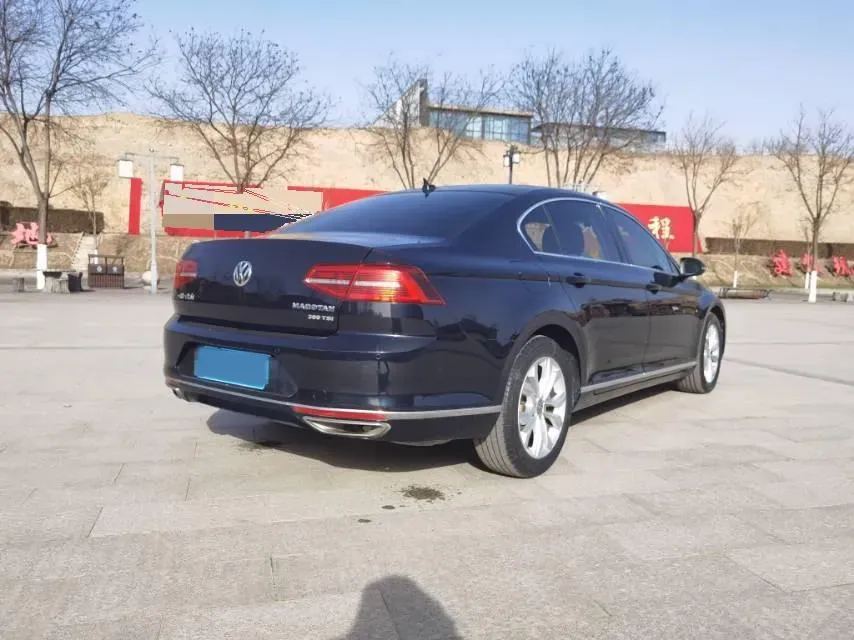 2018 Volkswagen Magotan 2.0T 220HP L4 7DCT,autocango,china used car exporter,china ev exporter,chinese used car exporter,chinese used ev exporter