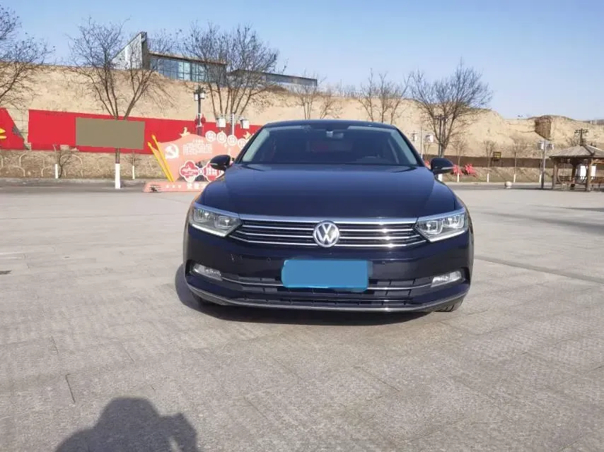 2018 Volkswagen Magotan 2.0T 220HP L4 7DCT,autocango,china used car exporter,china ev exporter,chinese used car exporter,chinese used ev exporter