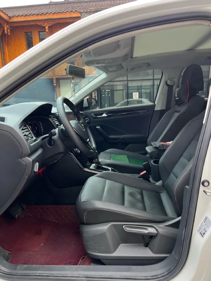 2022 Volkswagen T-Roc 1.4T 150HP L4 7DCT,autocango,china used car exporter,china ev exporter,chinese used car exporter,chinese used ev exporter