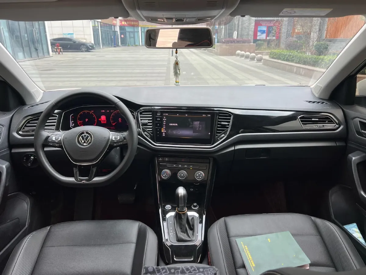 2022 Volkswagen T-Roc 1.4T 150HP L4 7DCT,autocango,china used car exporter,china ev exporter,chinese used car exporter,chinese used ev exporter