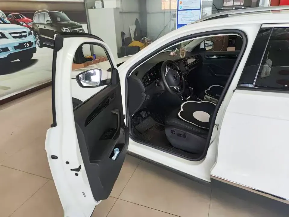 2022 Volkswagen T-Roc 1.4T 150HP L4 7DCT,autocango,china used car exporter,china ev exporter,chinese used car exporter,chinese used ev exporter