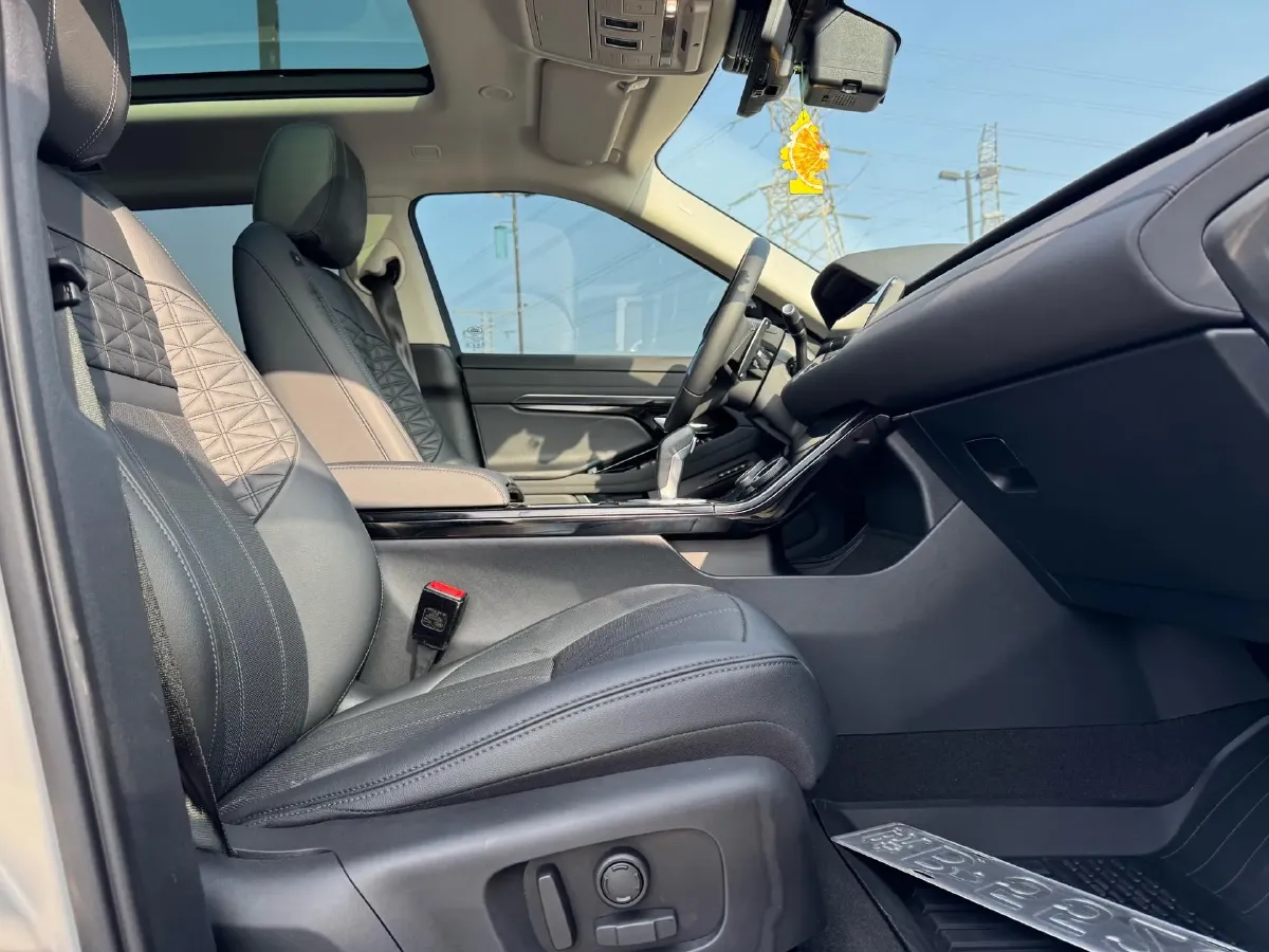 2023 Land Rover Range Rover Evoque 2.0T 249HP L4 9AT,autocango,china used car exporter,china ev exporter,chinese used car exporter,chinese used ev exporter