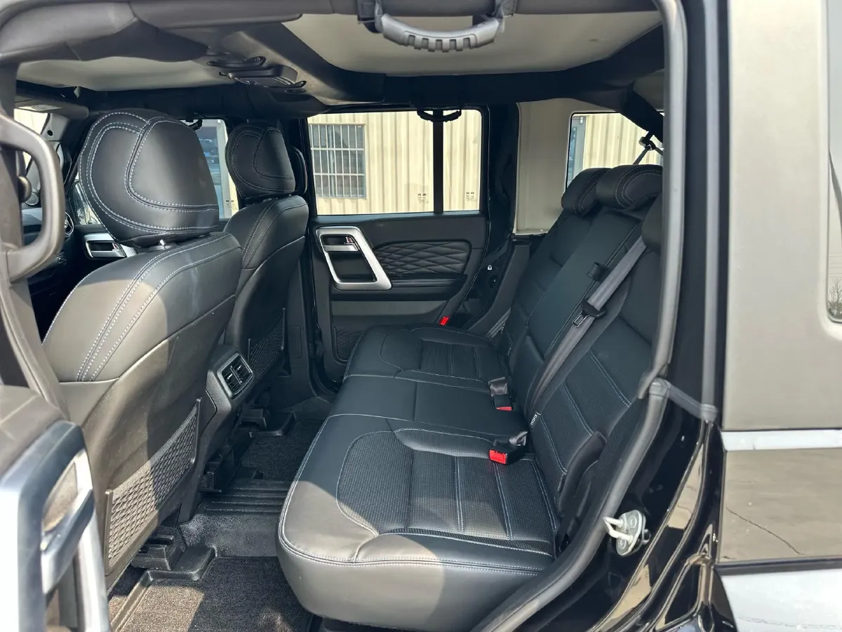 2023 Beijing BJ40 2.0T 224HP L4 8AT,autocango,china used car exporter,china ev exporter,chinese used car exporter,chinese used ev exporter