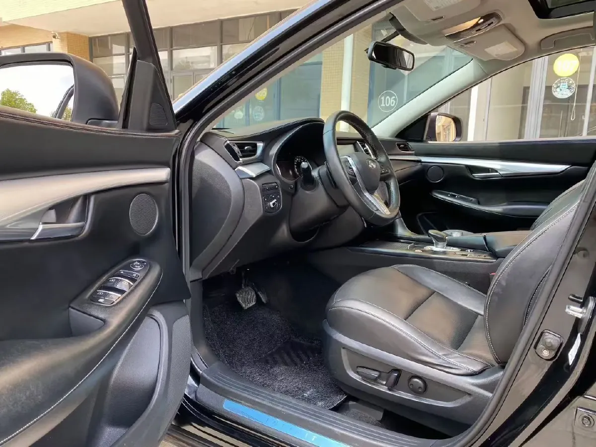 2018 Infiniti QX30 2.0T 211HP L4 7DCT,autocango,china used car exporter,china ev exporter,chinese used car exporter,chinese used ev exporter