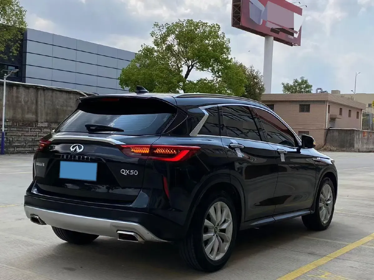 2018 Infiniti QX30 2.0T 211HP L4 7DCT,autocango,china used car exporter,china ev exporter,chinese used car exporter,chinese used ev exporter