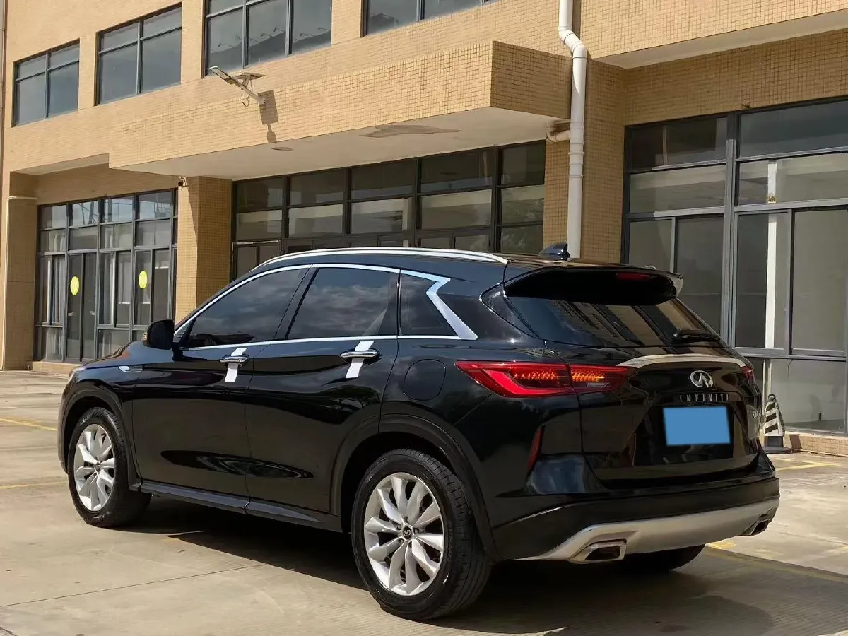 2018 Infiniti QX30 2.0T 211HP L4 7DCT,autocango,china used car exporter,china ev exporter,chinese used car exporter,chinese used ev exporter